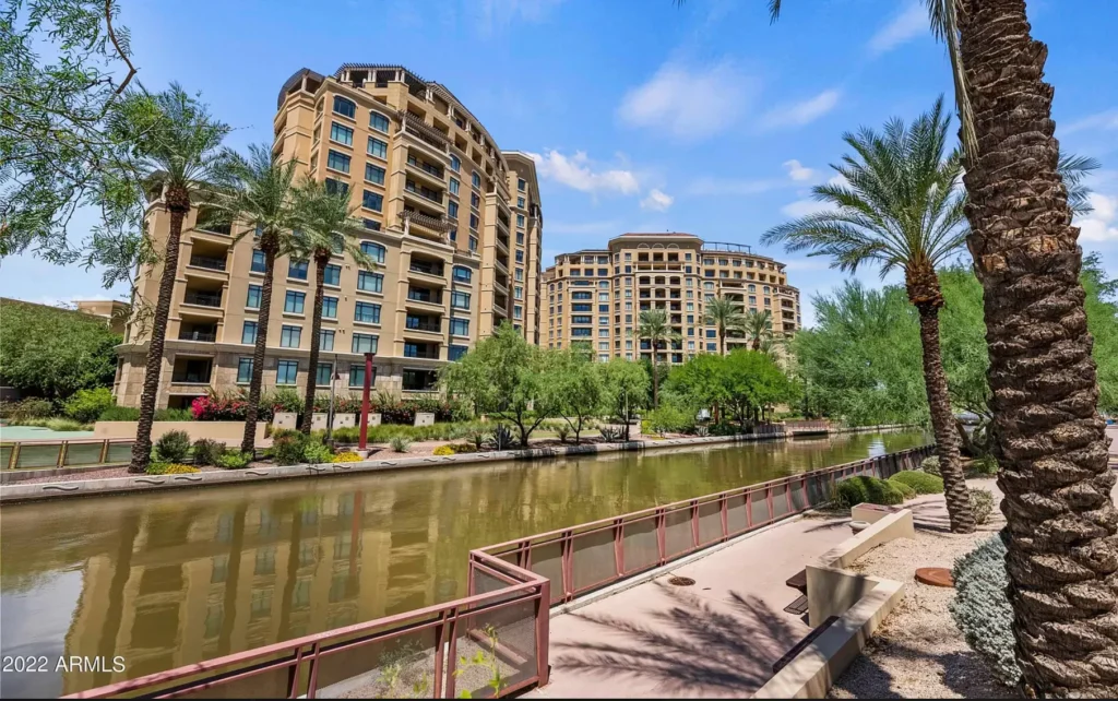 Luxurious Scottsdale Waterfront Condo For Sale!