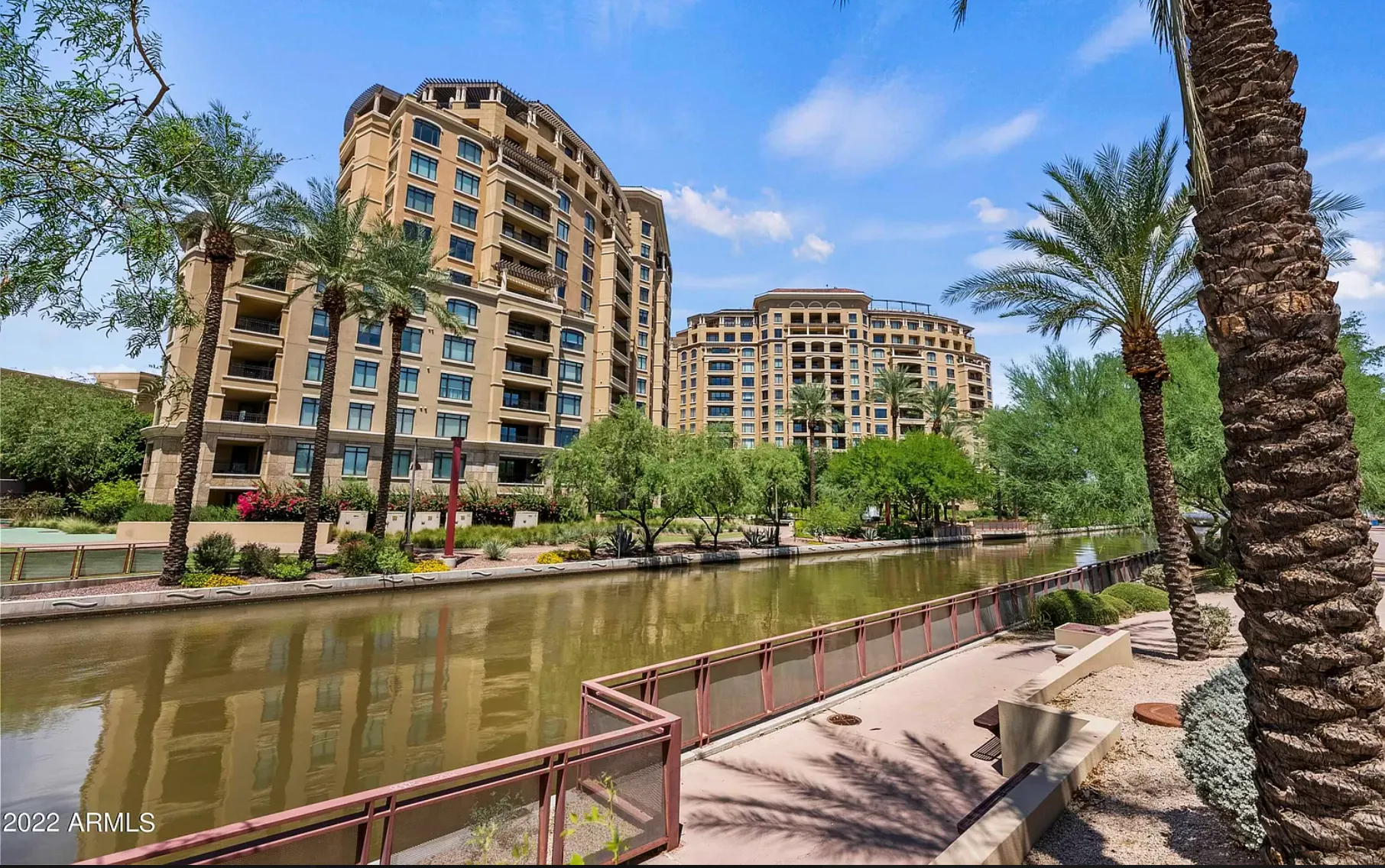 Luxurious Scottsdale Waterfront Condo For Sale!